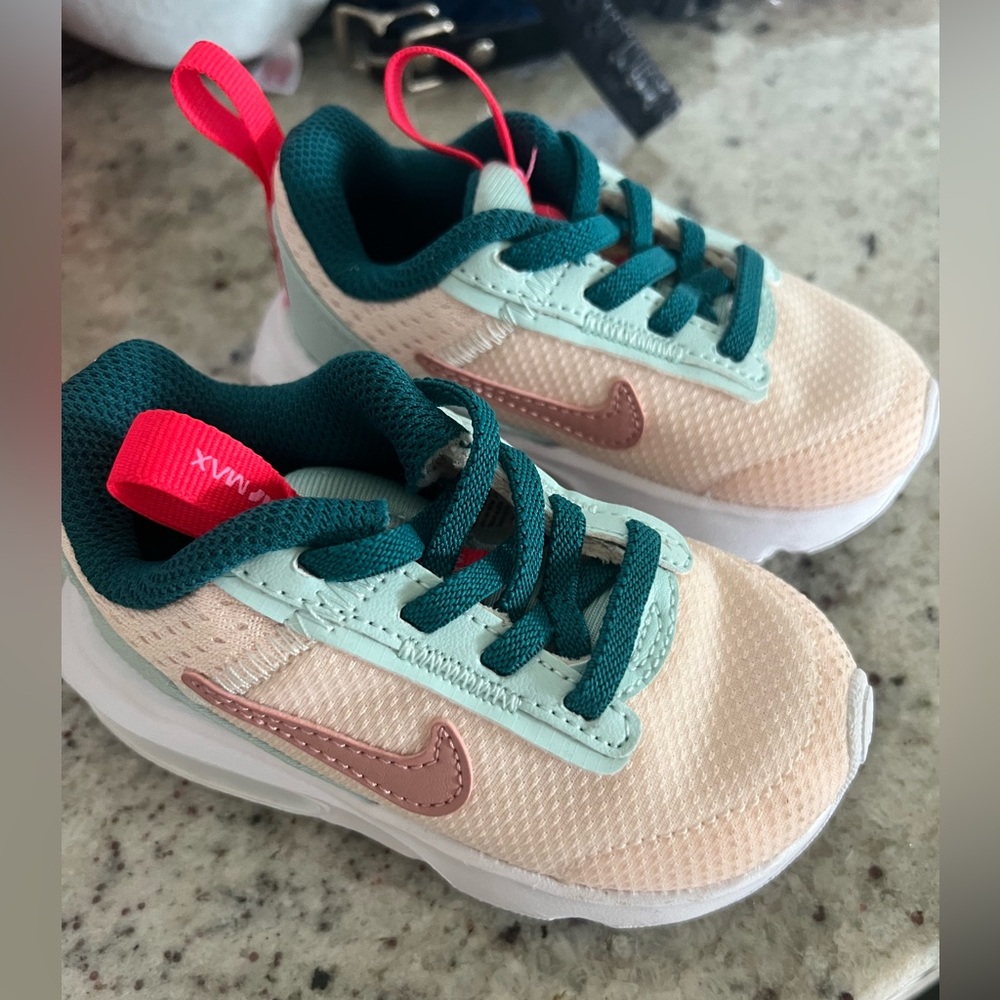 Toddler 6C Nike air max shoes